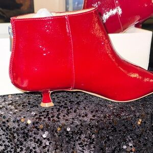 New never worn Steve Madden Red Patent Leather Kitten Heel Booties